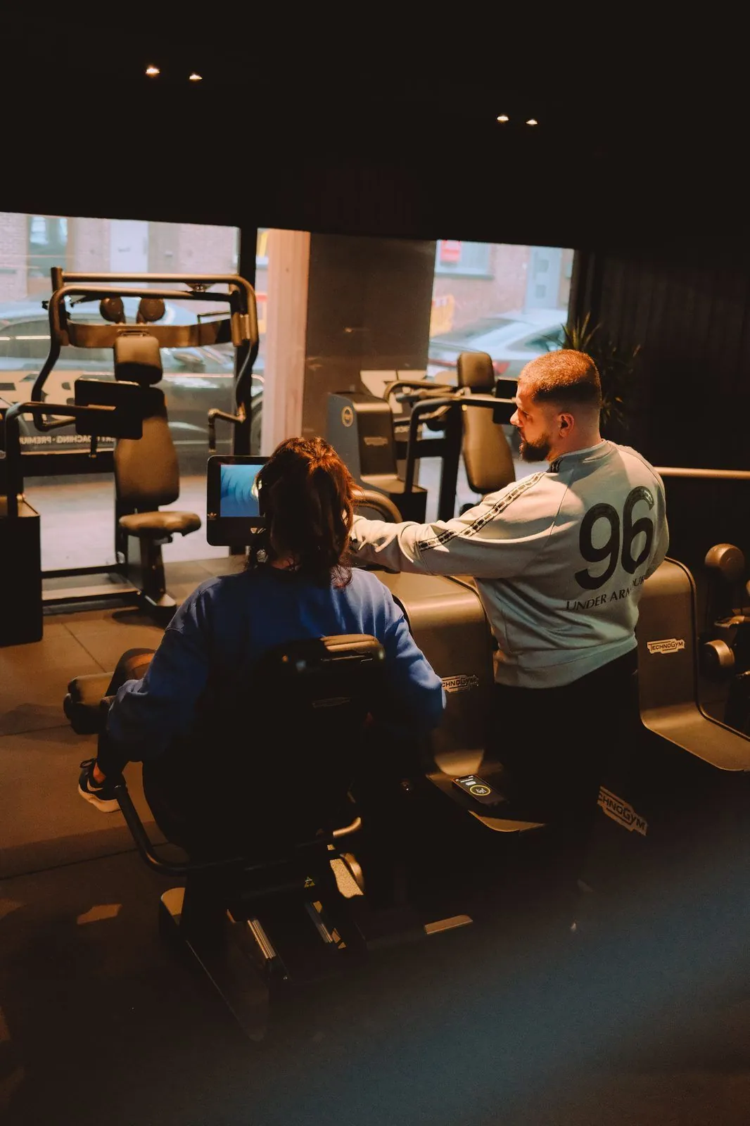 A BFZ coach shows a member how a machine works
